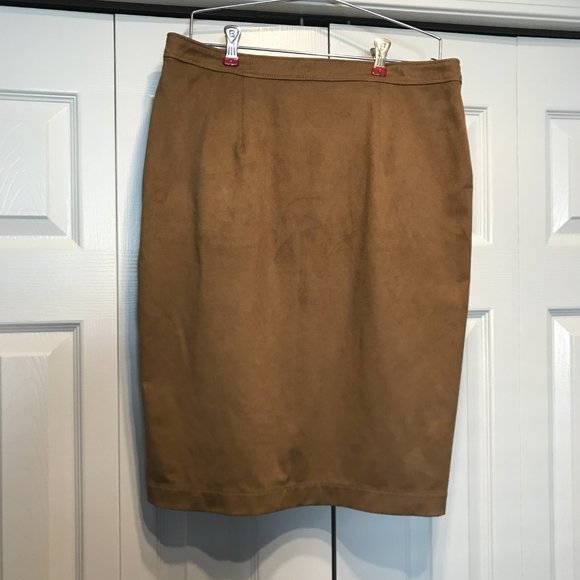 M&S Tan skirt - Picture 3 of 4
